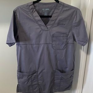 Allure Scrub Top | GUC | XS